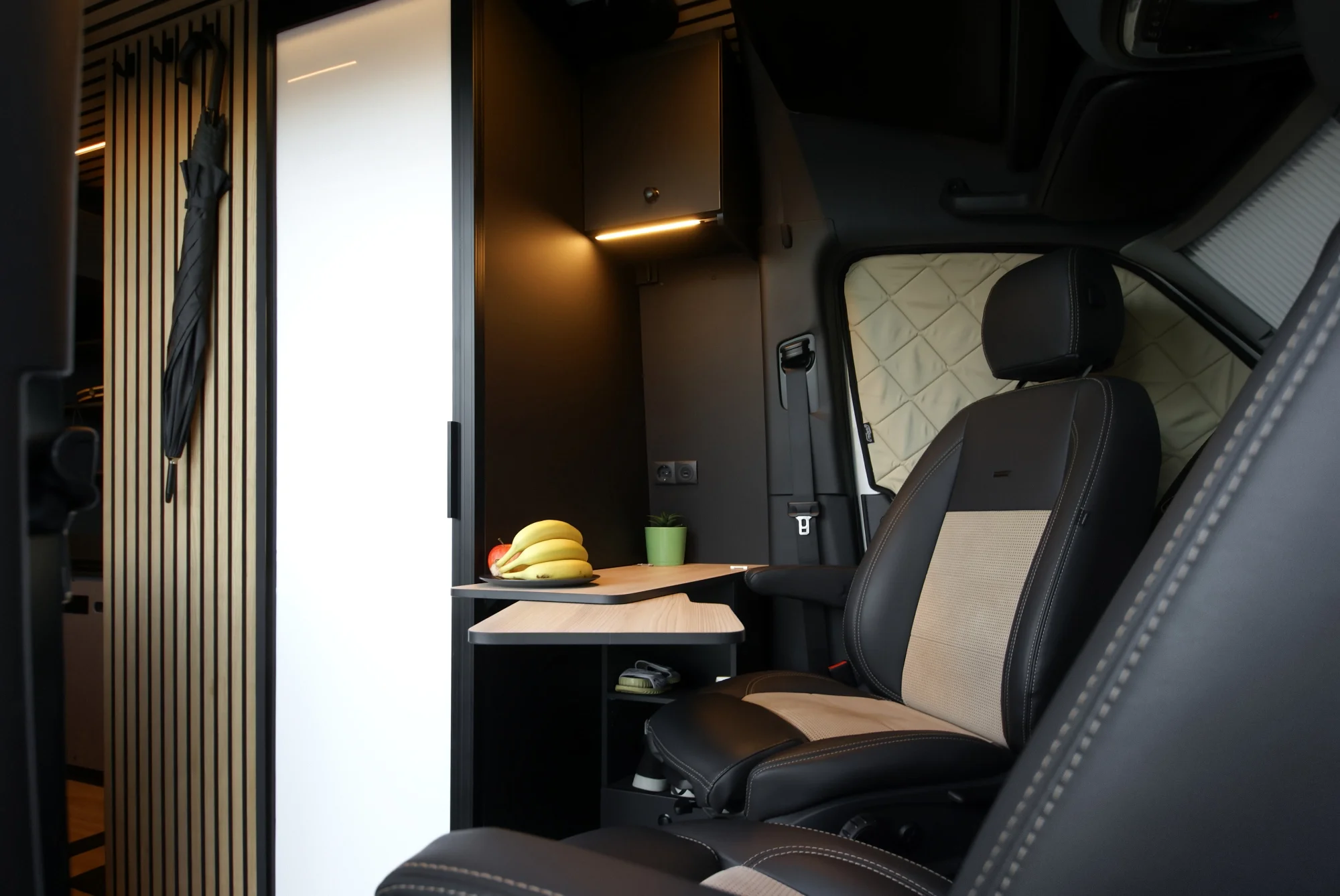 Sprinter L2H2 – Vestavba pro přepravu motorky, kol a pohodlí na cestách – foto 4