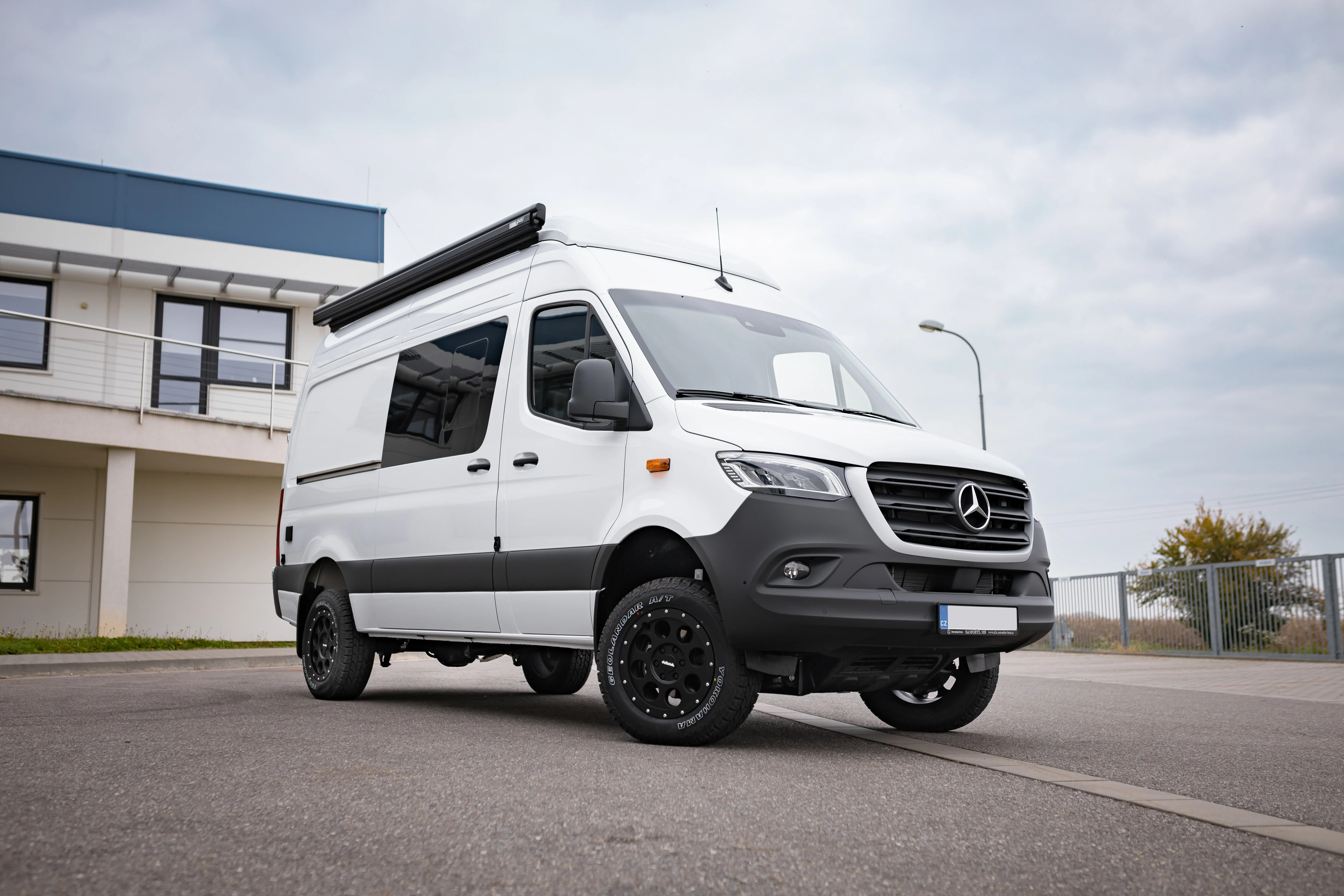 Sprinter L2H2 – Vestavba pro přepravu motorky, kol a pohodlí na cestách – foto 6