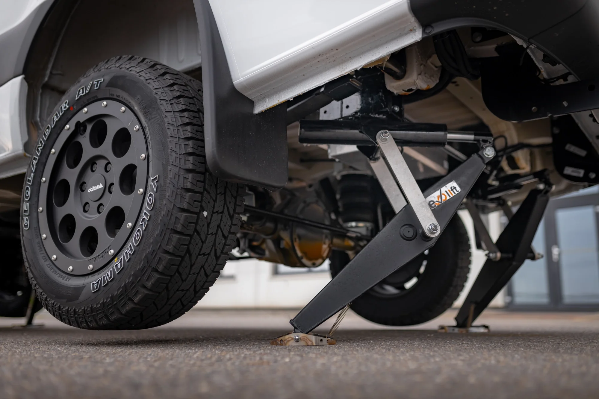 Sprinter L2H2 – Vestavba pro přepravu motorky, kol a pohodlí na cestách – foto 11