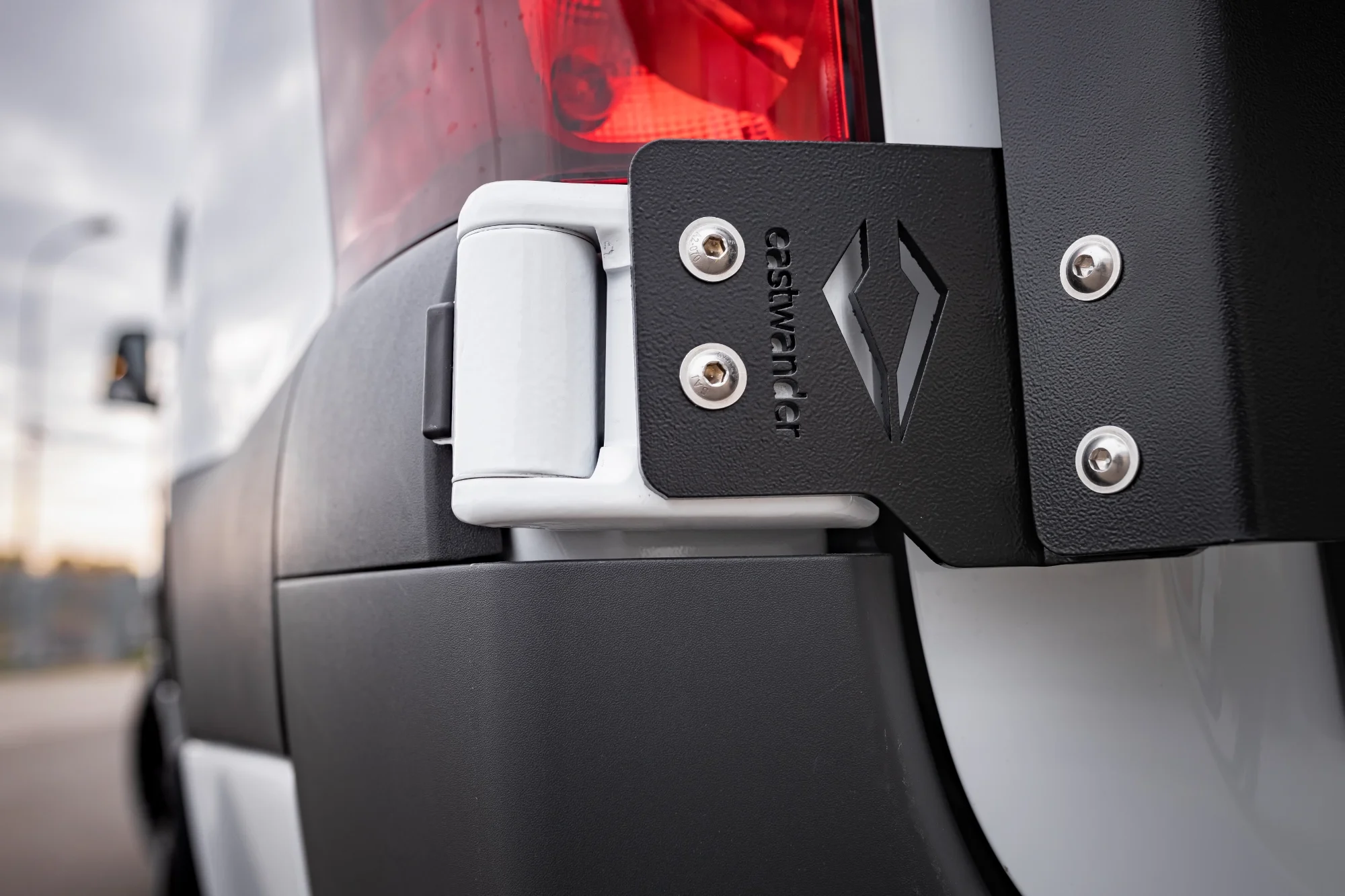 Sprinter L2H2 – Vestavba pro přepravu motorky, kol a pohodlí na cestách – foto 12