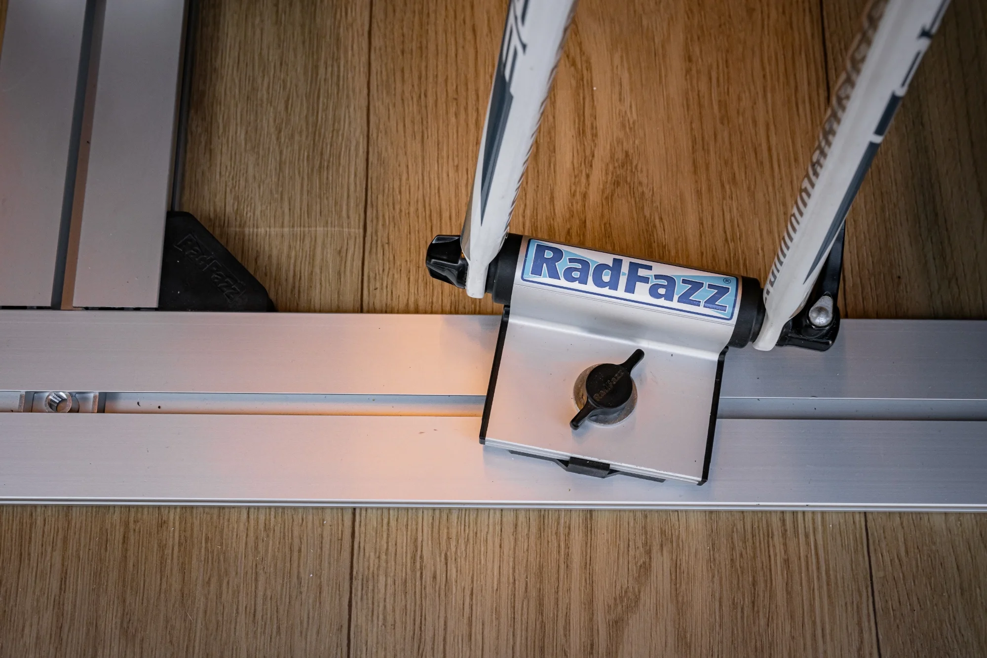 Sprinter L2H2 – Vestavba pro přepravu motorky, kol a pohodlí na cestách – foto 18