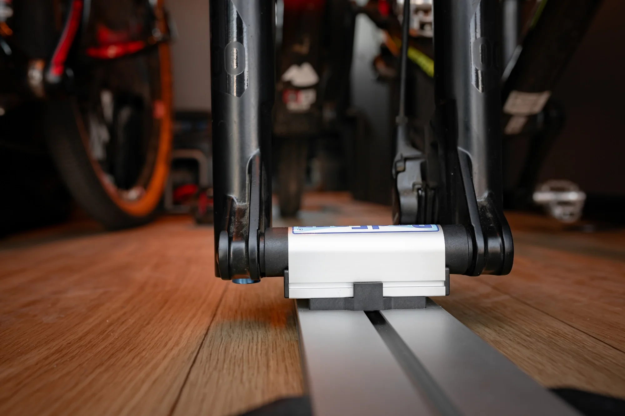 Sprinter L2H2 – Vestavba pro přepravu motorky, kol a pohodlí na cestách – foto 16