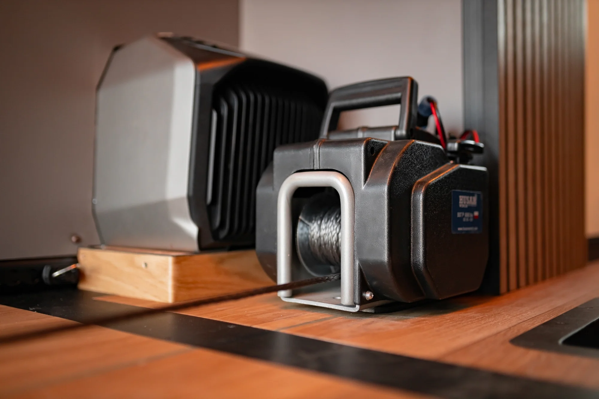 Sprinter L2H2 – Vestavba pro přepravu motorky, kol a pohodlí na cestách – foto 22