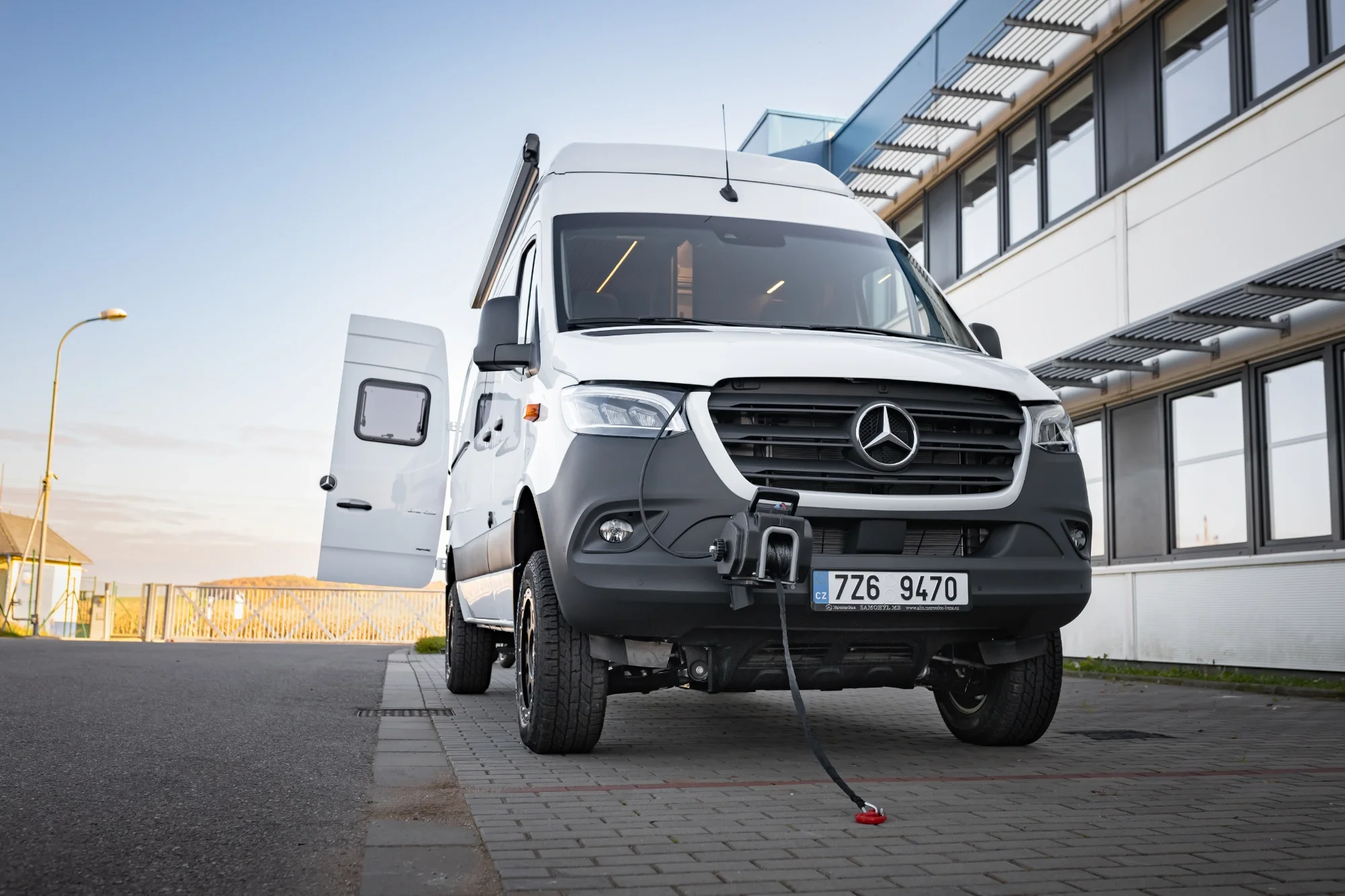 Sprinter L2H2 – Vestavba pro přepravu motorky, kol a pohodlí na cestách – foto 28