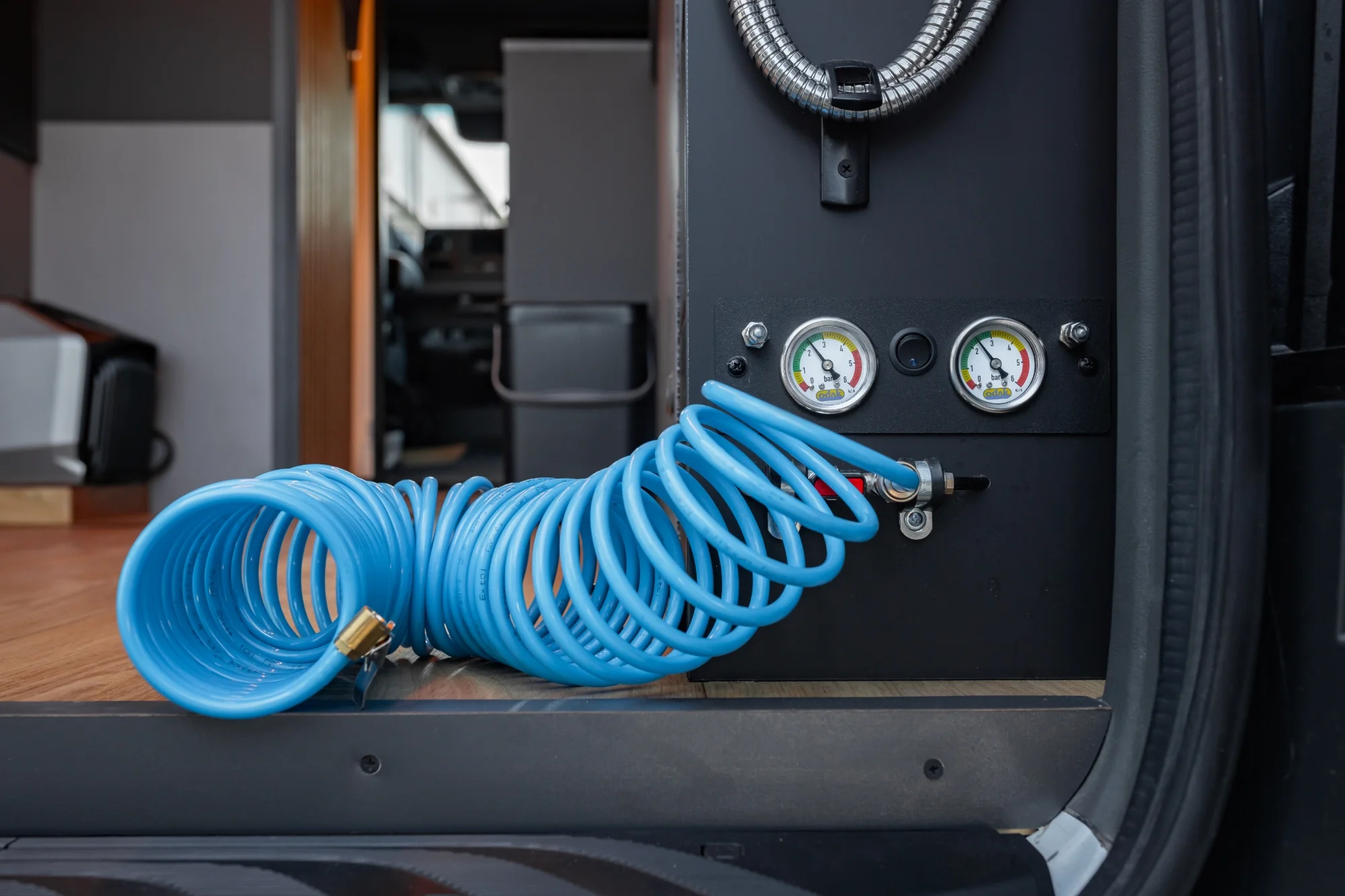 Sprinter L2H2 – Vestavba pro přepravu motorky, kol a pohodlí na cestách – foto 32