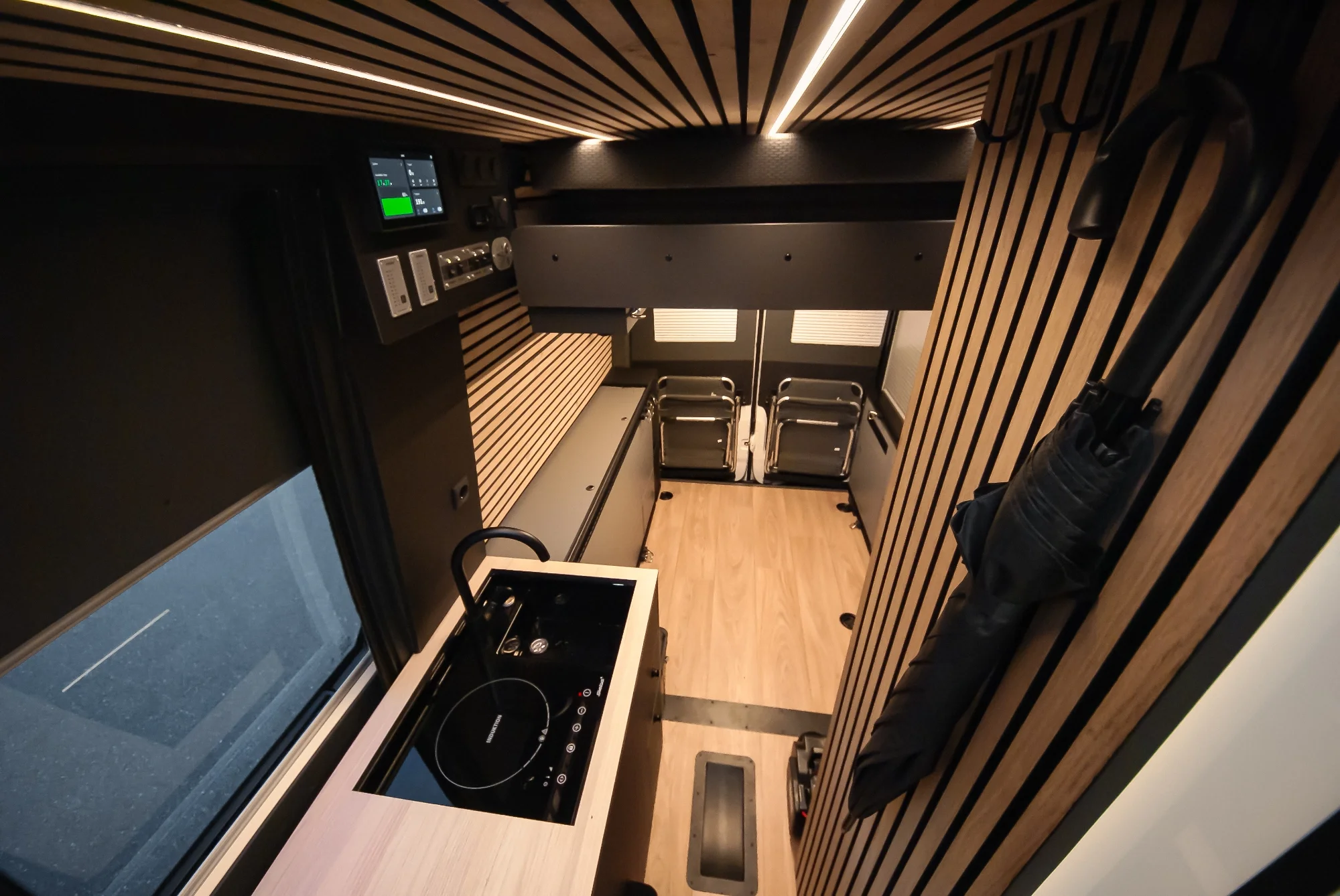 Sprinter L2H2 – Vestavba pro přepravu motorky, kol a pohodlí na cestách – foto 42