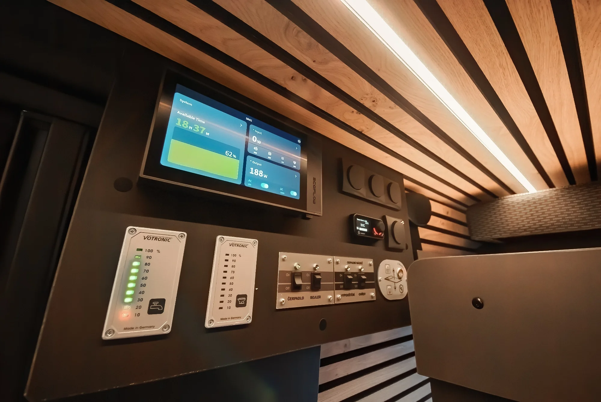 Sprinter L2H2 – Vestavba pro přepravu motorky, kol a pohodlí na cestách – foto 47