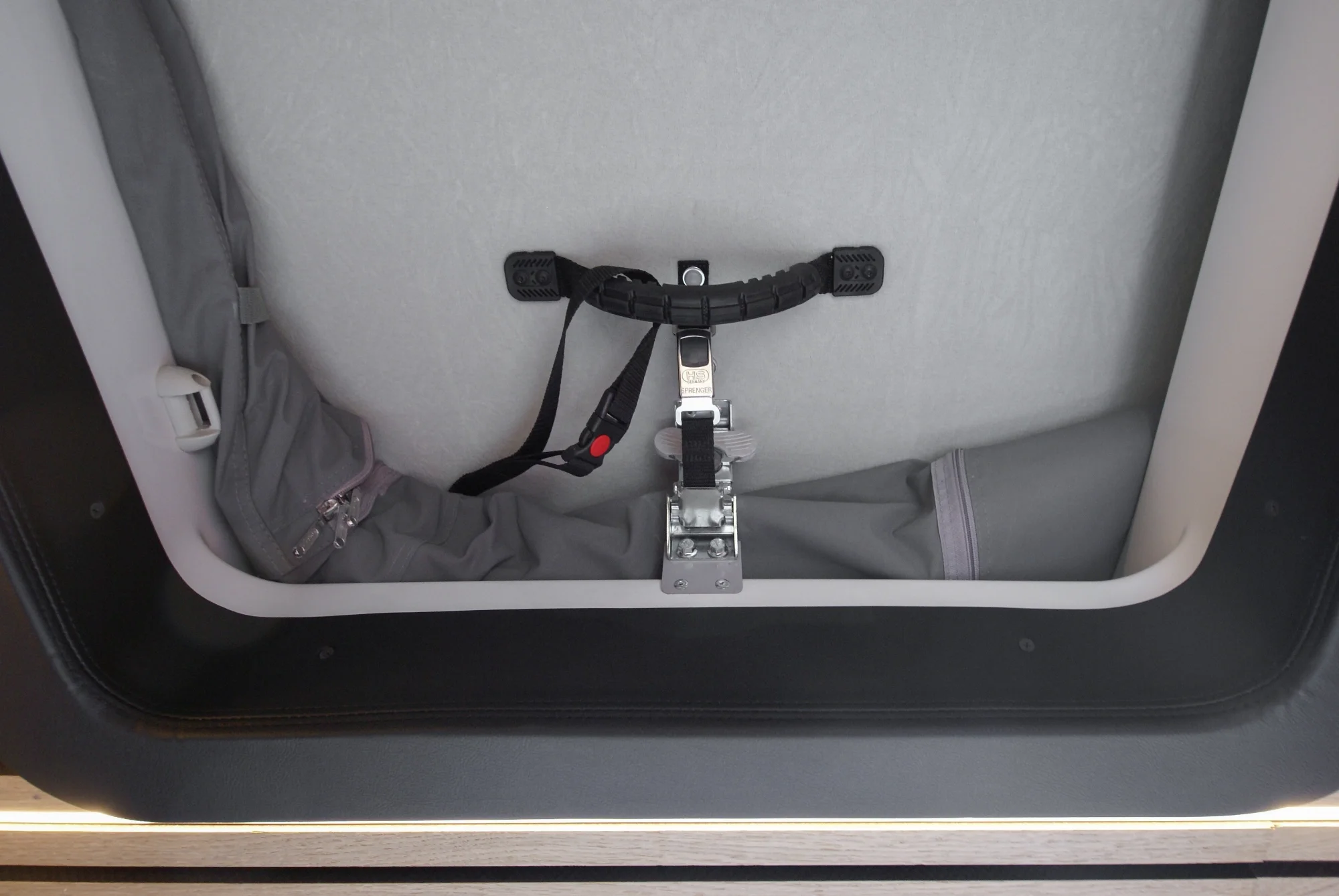 Sprinter L2H2 – Vestavba pro přepravu motorky, kol a pohodlí na cestách – foto 52