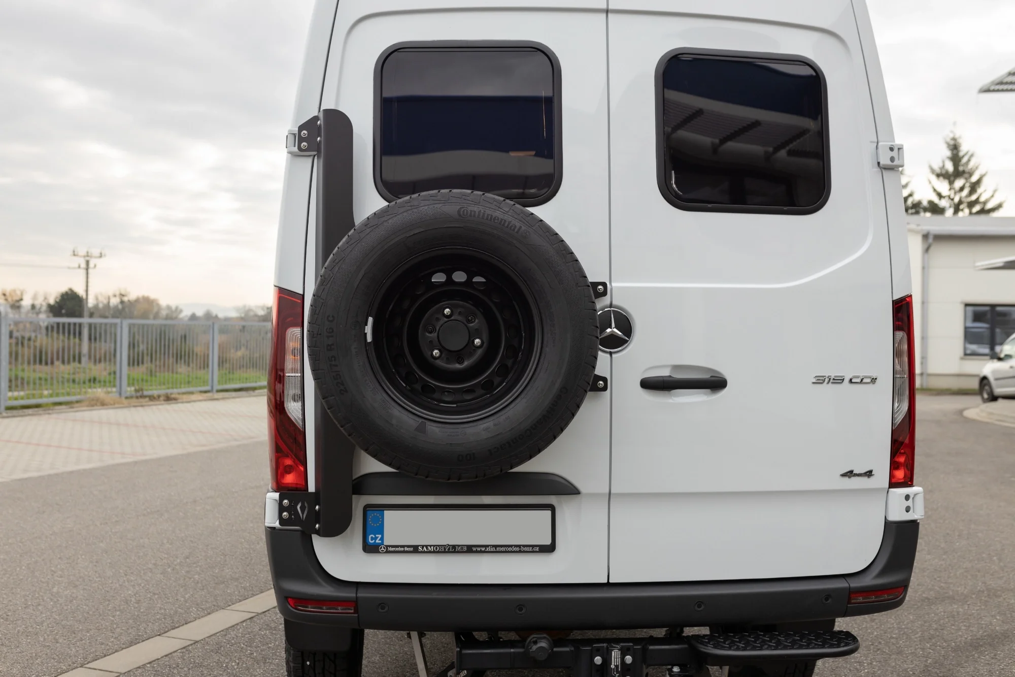 Sprinter L2H2 – Vestavba pro přepravu motorky, kol a pohodlí na cestách – foto 60