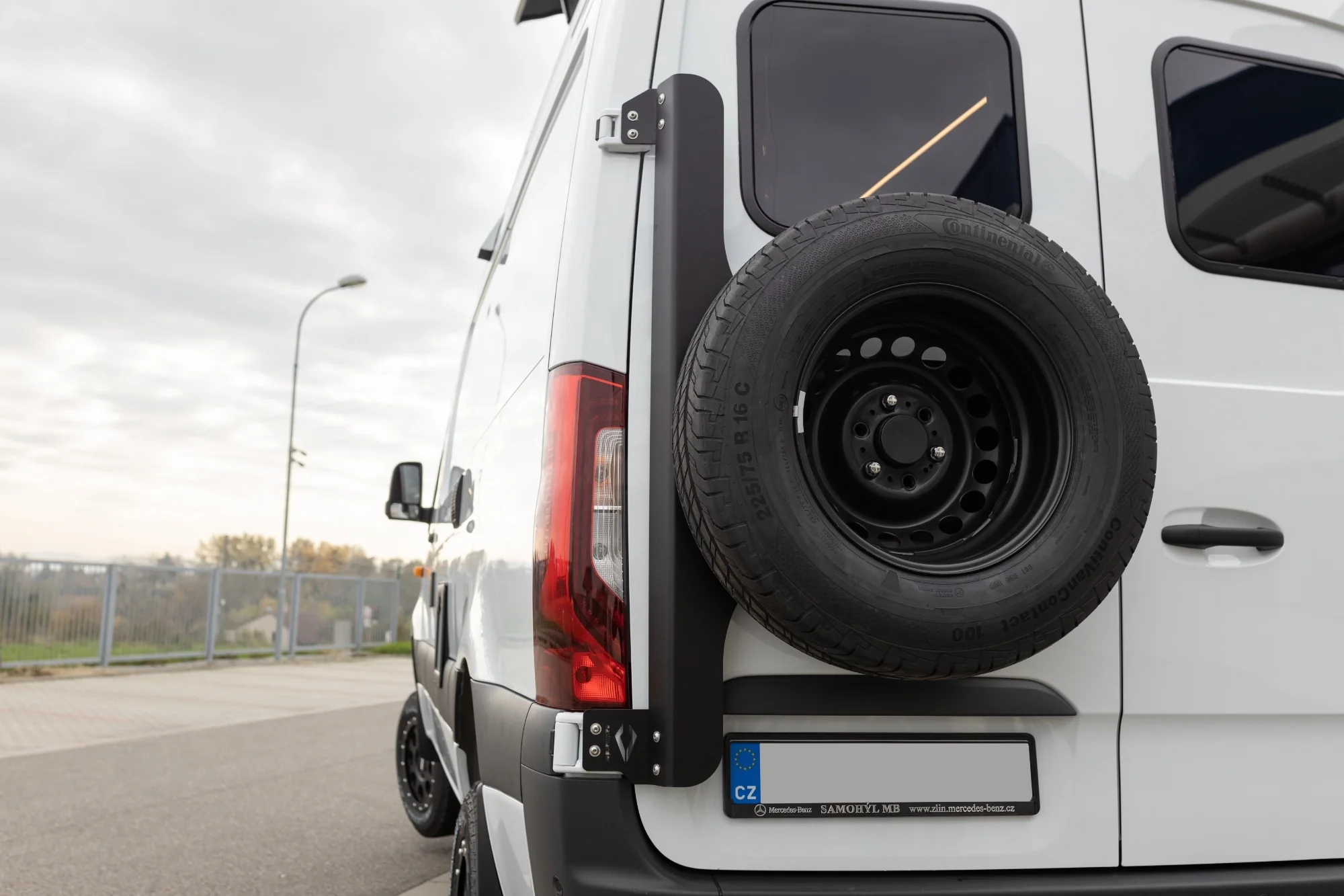 Sprinter L2H2 – Vestavba pro přepravu motorky, kol a pohodlí na cestách – foto 61