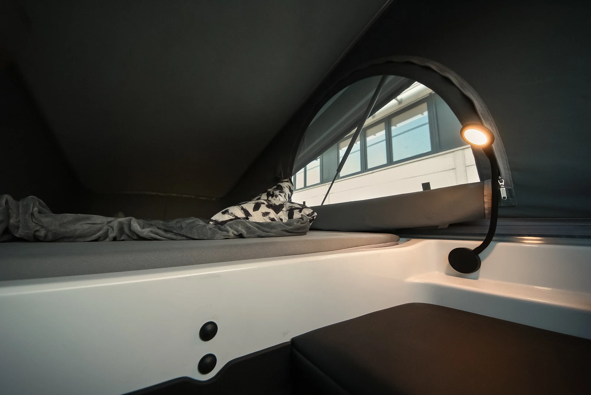 Sprinter L2H2 – Vestavba pro přepravu motorky, kol a pohodlí na cestách – foto 62