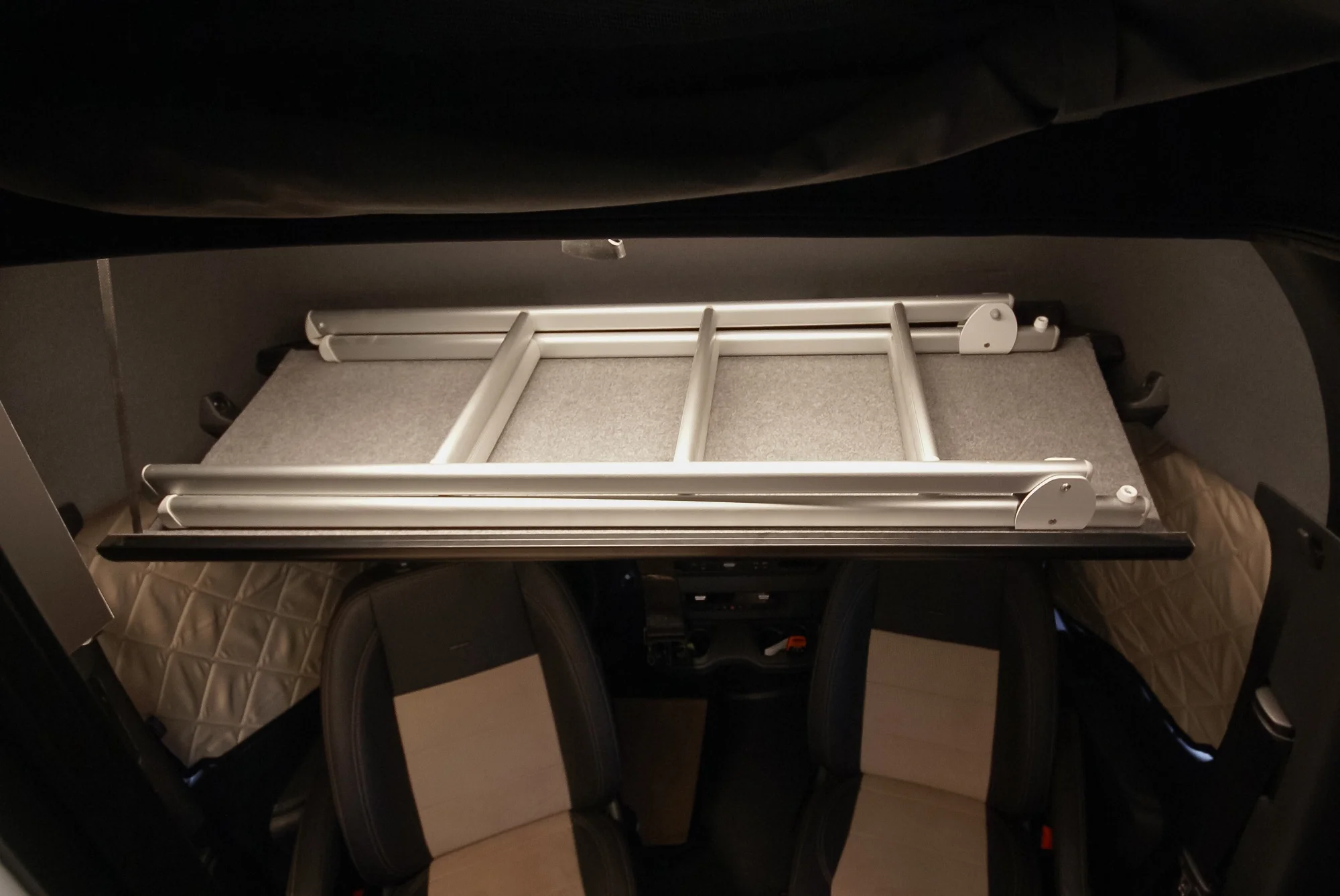 Sprinter L2H2 – Vestavba pro přepravu motorky, kol a pohodlí na cestách – foto 2